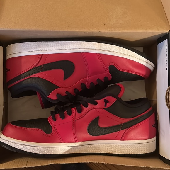 Jordan 1 black red low main image 8